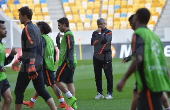 Mircea Lucescu, pasager suspect pe aeroportul din Lvov: "Sînteţi de la Şahtior?" :)