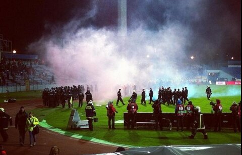 FOTO Violenţe în Europa League! Meciul Slovan Bratislava- Sparta Praga a fost întrerupt