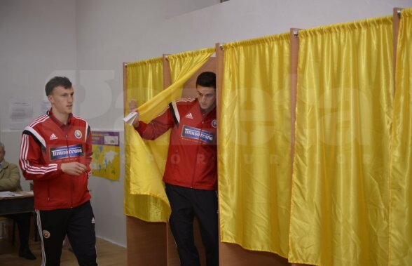 FOTO Au marcat şi la urne » Fiindcă se aflau în cantonament, jucătorii "naţionalei" au votat la Mogoşoaia