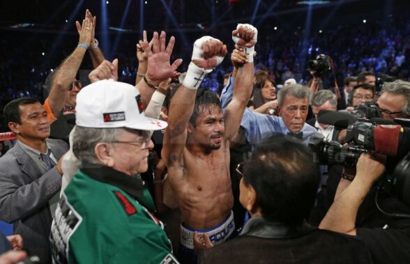 FOTO » Manny Pacquiao, tot mai aproape de un meci cu Floyd Mayweather » Filipinezul l-a învins pe Chris Algieri, după ce l-a trimis de 6 ori la podea!