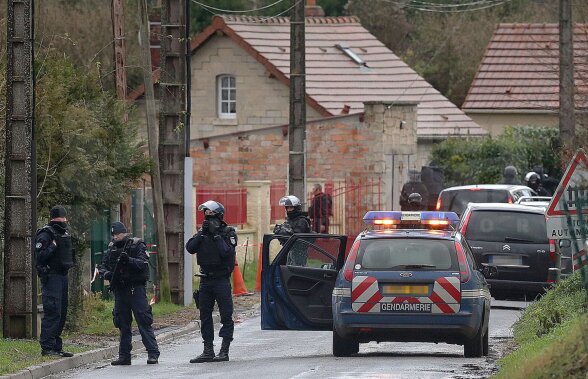 FOTO Vînătoarea » Poliţia îi caută într-o pădure la 80 km nord-est de Paris pe autorii masacrului de la săptămînalul satiric francez