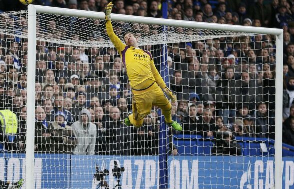 VIDEO Spaniolul zburător » Portarul Adrian a calificat-o pe West Ham transformînd decisiv în thrillerul cu Everton