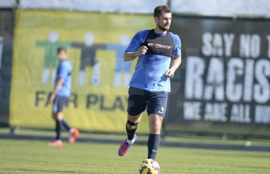 FOTO Gabi Tamaş nu a jucat pentru Steaua, dar deja se "transferă" la altă echipă ;)