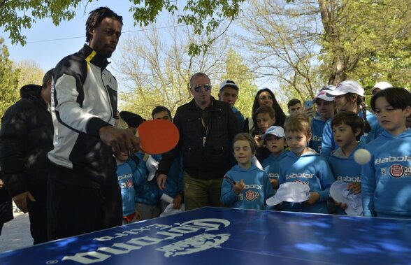 Asaltaţi de fani » Gilles Simon şi Gael Monfils au fost atracţiile zilei la BRD Trophy