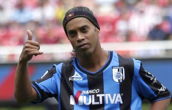 VIDEO I-a pierit zîmbetul lui Ronaldinho » Brazilianul și-a arătat nemulțumirea față de decizia antrenorului său