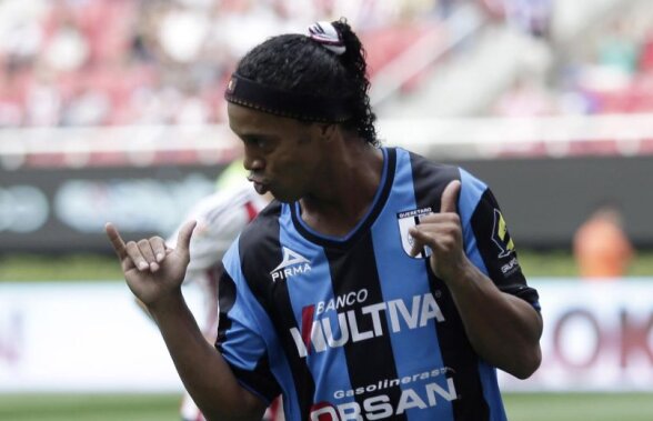 Magicianul Ronaldinho » Gol de generic de la 35 de metri și o pasă de senzație cu călcîiul