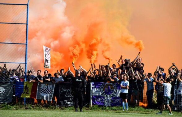 FOTO şi VIDEO Au "aprins" stadionul! » ASU Politehnica Timişoara, echipa suporterilor, a promovat în Liga a 3-a