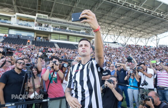 VIDEO ȘI FOTO Ce-a pierdut Marica! Nebunie maximă la prezentarea lui Berbatov la PAOK » 10.000 de fani în delir!