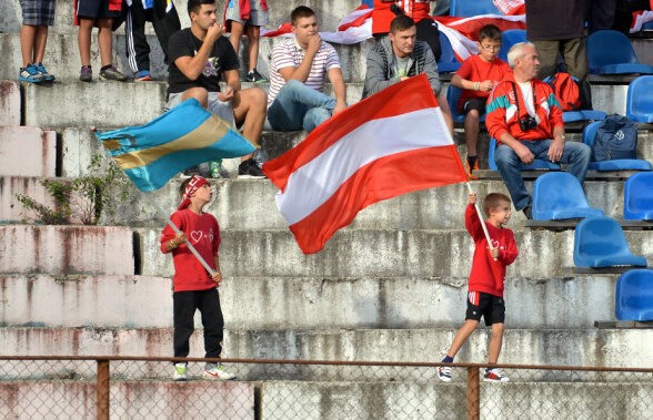 Înaintea unui meci de "C" jucat la Miercurea Ciuc s-ar fi cîntat imnul Ţinutului Secuiesc: "Dacă au cîntat, au susţinut echipa" :)