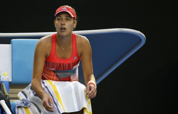 FOTO + VIDEO Scene șocante la Australian Open! Meciul Anei Ivanovici din nou întrerupt, tot pe "Rod Laver" » Antrenorul ei a leșinat în timpul meciului și a căzut pe scări