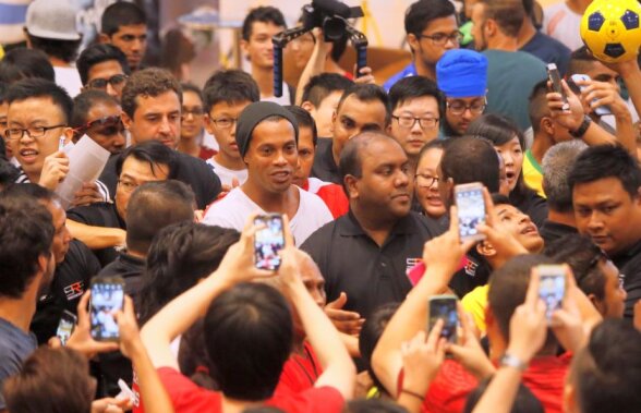 VIDEO Primit ca un împărat în India, Ronaldinho era să fie implicat într-un accident la plecare