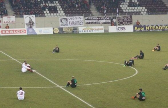 VIDEO + FOTO Protest original la meciul Larissa - Acharnaikos » Arbitrul a fost uimit