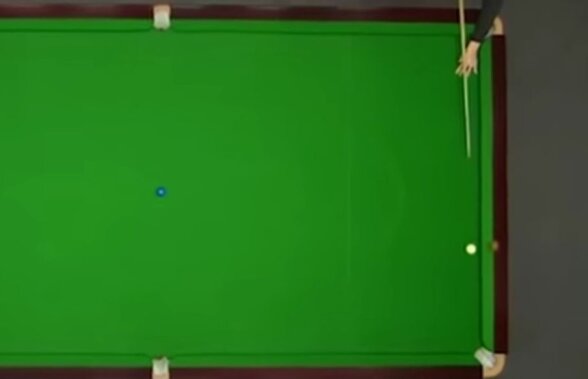 VIDEO Aşa ceva nu s-a mai văzut! Cea mai norocoasă lovitură din snooker