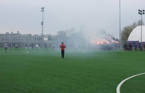 VIDEO + FOTO Atmosferă de derby la un meci de juniori » Fanii timișoreni au făcut spectacol