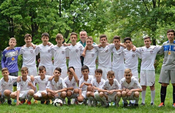Unde s-a ajuns! Junior rapidist prins la mijloc și bătut de părinții echipei adverse după un meci. Oaspeții se apără: "I-au scuipat pe ai noștri"