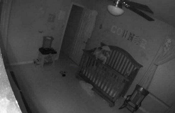 VIDEO » Părinţii au pus o cameră video în camera bebeluşului! Când au văzut imaginile au rămas fără glas