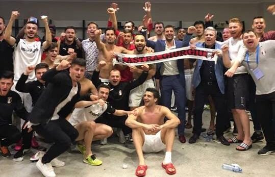 VIDEO+FOTO Nebunie după fluierul final! Cum s-au bucurat giurgiuvenii după victoria cu Steaua: Șumudică a pupat tricoul Rapidului!