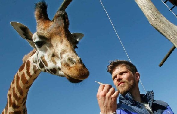 Animal de companie XXL pentru Huntelaar » A "adoptat" o girafă!