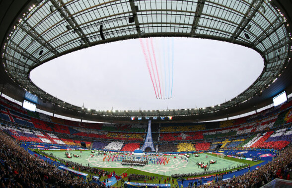 FOTO Un continent într-un stadion » Coregrafie minunată în deschidere: carusel, Turnul Eiffel și steagurile participantelor