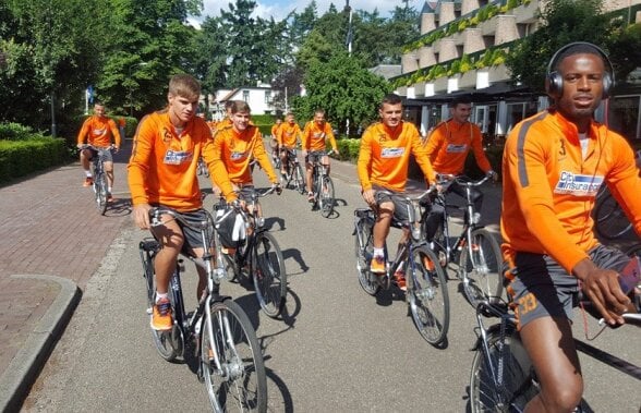 GALERIE FOTO Ziua I de cantonament în Olanda pentru steliști! Azi au mers la antrenament cu bicicletele