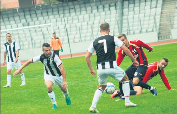 Supervedete în Liga a 4-a » 2.463 spectatori plătitori s-au aflat în week-end în tribunele Cluj Arena la debutul oficial al "Şepcilor roşii"