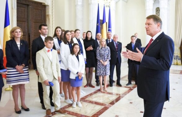 GALERIE FOTO Iohannis i-a premiat pe sportivii români care au participat la JO şi Jocurile Paralimpice » Preşedintele i-a acuzat pe cei responsabili de echipament: "Sunt de toată jena! Este revoltător"