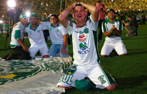 FOTO Comemorare în lacrimi pentru jucătorii și oficialii de la Chapecoense: ”Vamos Chape!”