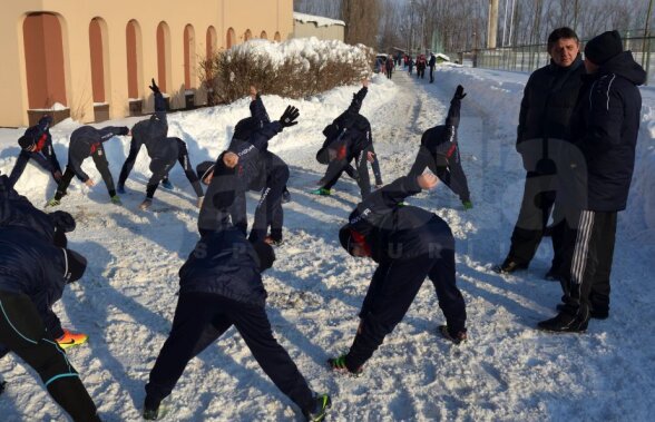 EXCLUSIV // GALERIE FOTO Armata a reînființat echipa de fotbal! CSA Steaua renaște în zăpadă: reportaj GSP de la antrenamentul supervizat de Lăcătuș. "Suntem ca Nottingham Forest"