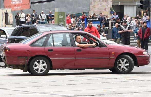 VIDEO SCENE TERIBILE LA MELBOURNE! Atenție, imagini șocante! Cel puțin 3 morți și peste 20 de răniți după ce un tânăr a intrat cu mașina într-o zonă pietonală 