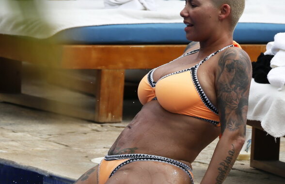 GALERIE FOTO » Amber Rose, surprinsă la piscină. Mai e aceeași divă?