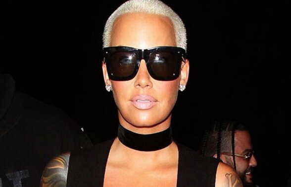 FOTO » Amber Rose, decolteuri incendiare pentru fani