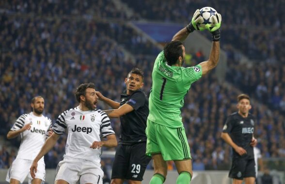 FOTO Cadou special pentru un dinamovist înainte de meciul Craiova: tricou de Champions League