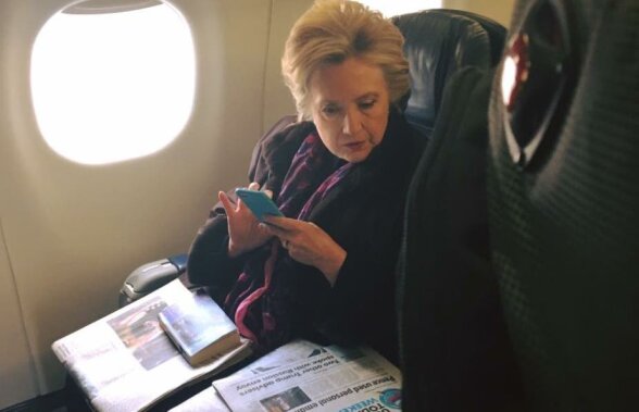 Prinsă în ofsaid! O fotografie cu Hillary Clinton a devenit virală pe internet: pare inofensivă, dar a fost dată în vileag!