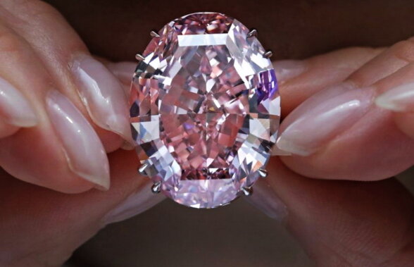 Diamantul "Pink Star", vândut cu o sumă incredibilă