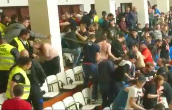 VIDEO+FOTO Momente de groază la handbal! Suporterii lui Dinamo au năvălit în tribună peste soțiile și copiii adversarilor și au fost evacuați » Varianta dinamoviștilor: "Am fost provocați"