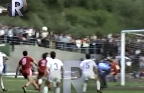 VIDEO Superimagini din septembrie 1989 cu naționala României! Ce făceau Hagi, Jean Pădureanu și care sunt cei doi tricolori care s-au relaxat la o țigară :)