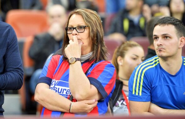 FOTO Imagine inedită surprinsă în tribune, la Derby » Mama lui Alibec și-a făcut apariția într-un tricou ciudat!