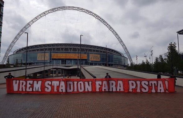 FOTO Dinamoviștii nu se lasă! Protest în Anglia pentru stadionul mult visat 