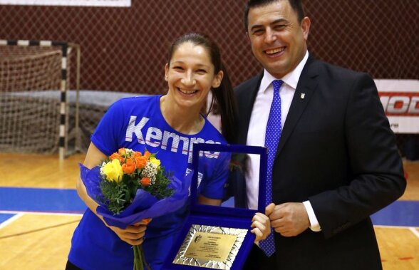Cristina Vărzaru a spus adio carierei de jucătoare: "Sunt norocoasă pentru cei 27 de ani de handbal!"