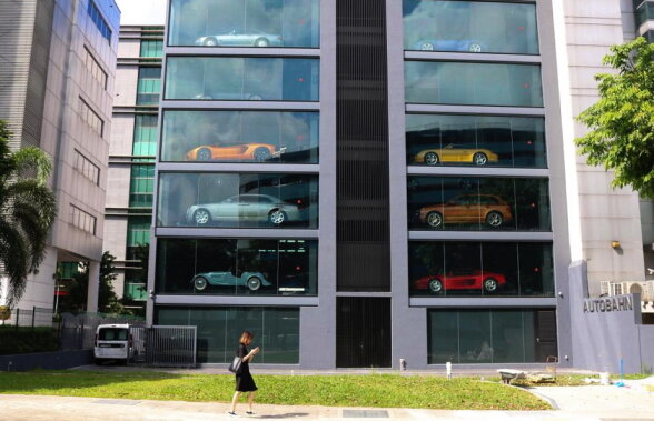 FOTO & VIDEO FABULOS! Cum se cumpără Ferrari și Lamborgini în Singapore! Așa ceva nu s-a mai auzit