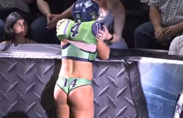 VIDEO Când femeile se apucă de fotbal american :) Iată cel mai sexy meci posibil!