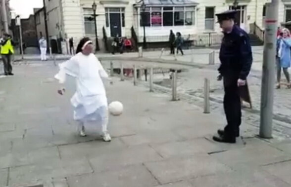 VIDEO Imagini care te vor amuza teribil. O călugăriță jonglează incredibil de bine cu mingea!