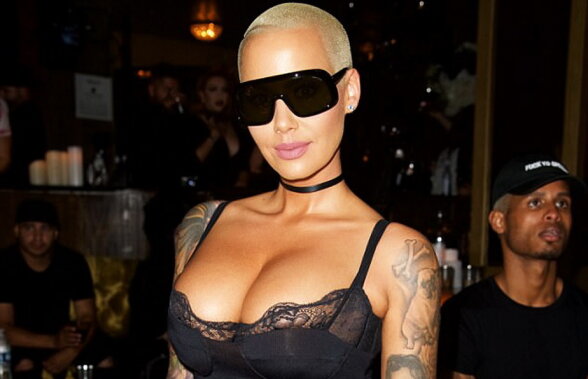 FOTO Bărbații au crezut că nu văd bine. Uite cum a ieșit Amber Rose la un eveniment!