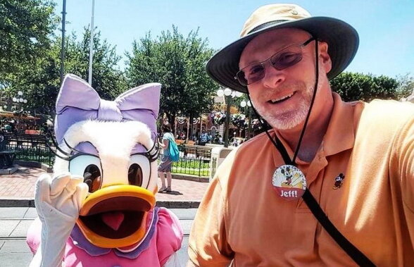 VIDEO & GALERIE FOTO Un californian a mers la Disneyland 2.000 de zile la rând!