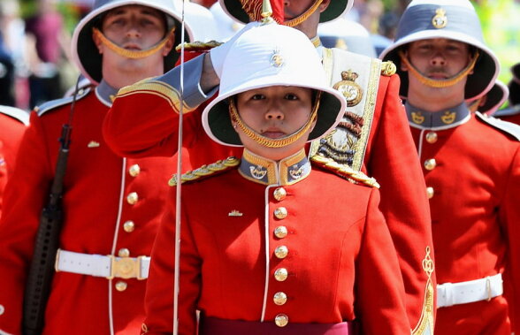 VIDEO & GALERIE FOTO Ea este cea mai admirată femeie din lume. Este prima care conduce Garda Reginei Marii Britanii!