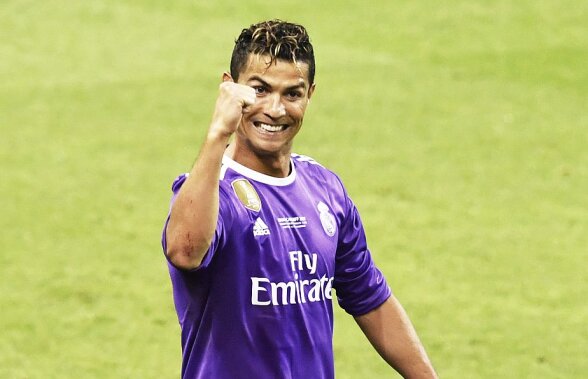 FOTO Cristiano Ronaldo "și-a luat zborul" în Ibiza 