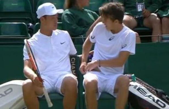 FAZA ZILEI la Wimbledon! Organizatorii au pus doi juniori să își schimbe chiloții: ”Echipamentul trebuie să fie alb complet”