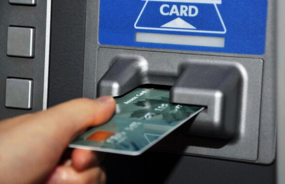 Un bărbat a rămas mut când a mers să scoată bani și a văzut ce iese din bancomat