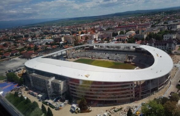 Situație amuzantă la unul dintre noile stadioane ale României: eroare "îndreptată" din propriul buzunar