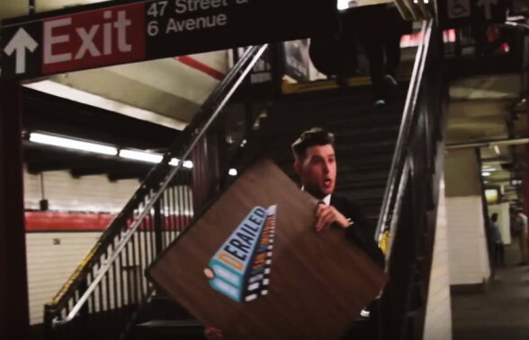 VIDEO Un bărbat din New York realizează talk-show-uri în direct din metrou